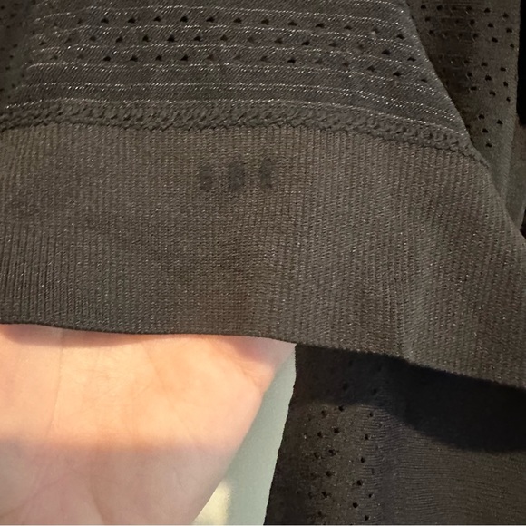 Lululemon Breeze By Long Sleeve - Picture 4 of 7